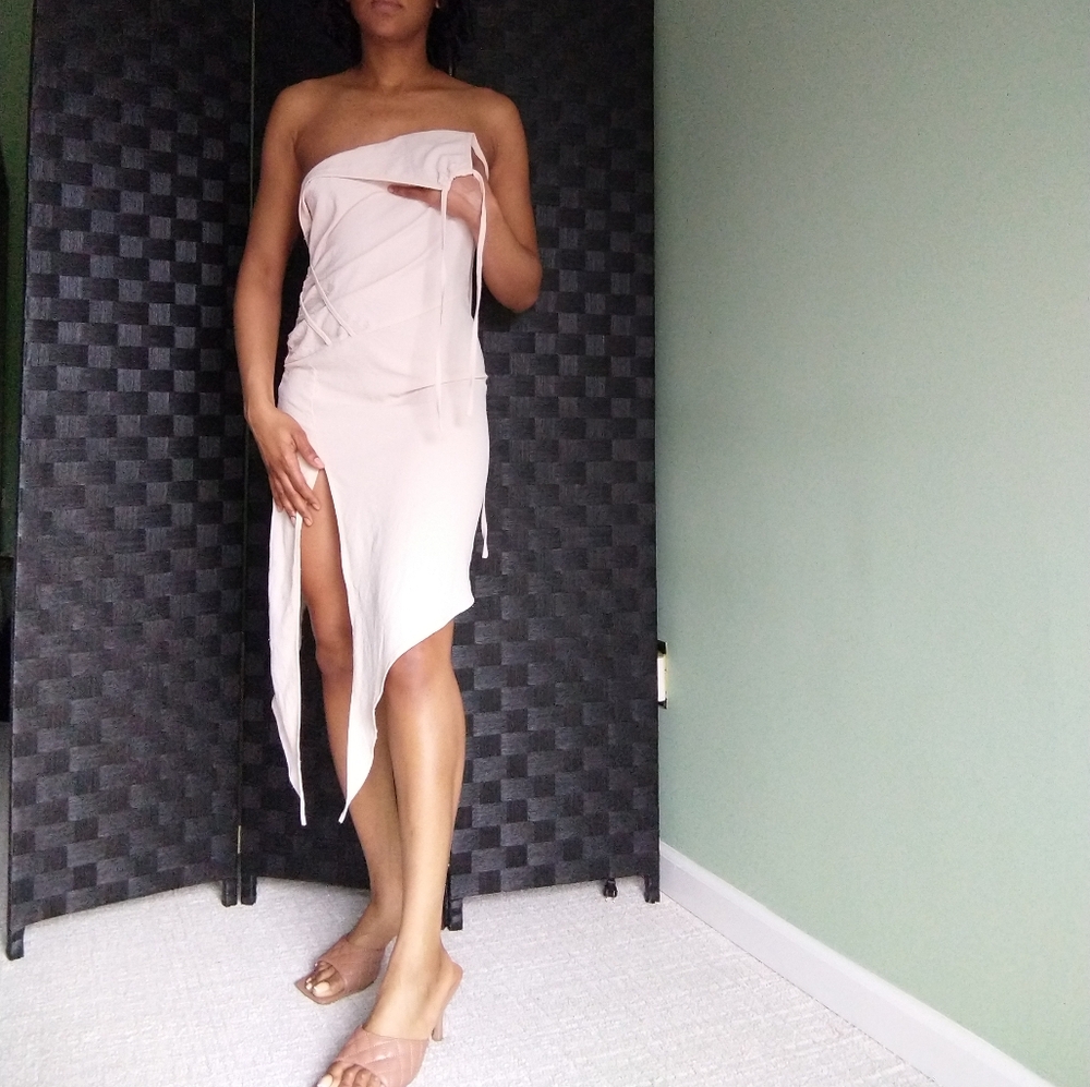 Women's cream colored high side slit one shoulder dress - Picture 9 of 15